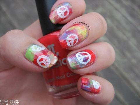 美甲渐变色的做法图解 渐变美甲怎么做教程图片 美甲渐变色的做法图解 渐变美甲怎么做教程图片