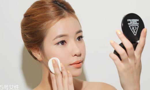 粉饼和散粉的区别 粉饼和散粉的区别用法 粉饼和散粉的区别 粉饼和散粉的区别用法