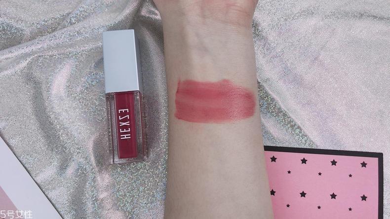 韩熙贞唇釉怎么样 简单打造光感玻璃唇 韩熙贞唇釉怎么样 简单打造光感玻璃唇