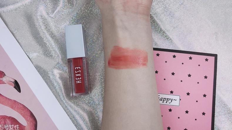 韩熙贞唇釉怎么样 简单打造光感玻璃唇 韩熙贞唇釉怎么样 简单打造光感玻璃唇