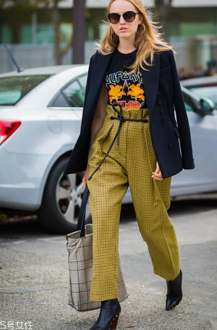 黑色t恤怎么搭配?黑色t恤搭配技巧 黑色t恤怎么搭配?黑色t恤搭配技巧