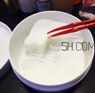 ​敷眼膜前要擦护肤品吗 敷完眼膜后需要清洗吗