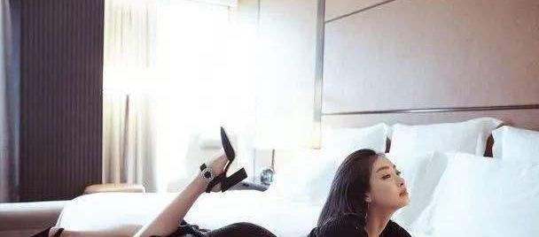 宋茜在剧中放飞自我,被宋威龙按摩腰部,让人看着都紧张