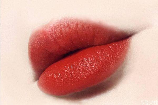 夏天用唇釉还是口红好 夏天唇釉怎么存放 夏天用唇釉还是口红好 夏天唇釉怎么存放