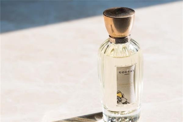 男士香水喷哪里留香最持久 男士香水的正确喷洒方法 男士香水喷哪里留香最持久 男士香水的正确喷洒方法