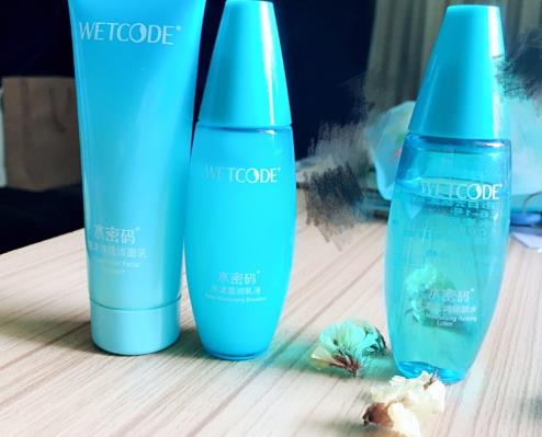 珀莱雅和水密码哪个好? 珀莱雅和水密码哪个好?