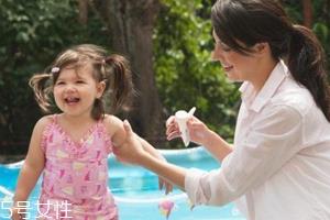 使用防晒产品后一定要卸妆吗?要看防晒产品类型 使用防晒产品后一定要卸妆吗?要看防晒产品类型