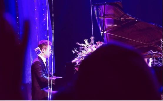 央视名嘴刚强娶北京台当家花旦,春妮41岁产子,红娘竟是月亮姐姐