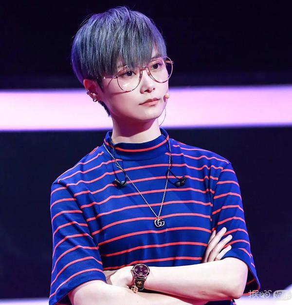 低调了13年,李宇春爸爸身份曝光,网友:难怪人人都说她好厉害!