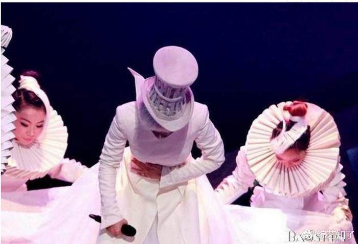 低调了13年,李宇春爸爸身份曝光,网友:难怪人人都说她好厉害!