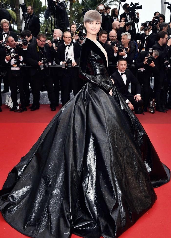 低调了13年,李宇春爸爸身份曝光,网友:难怪人人都说她好厉害!