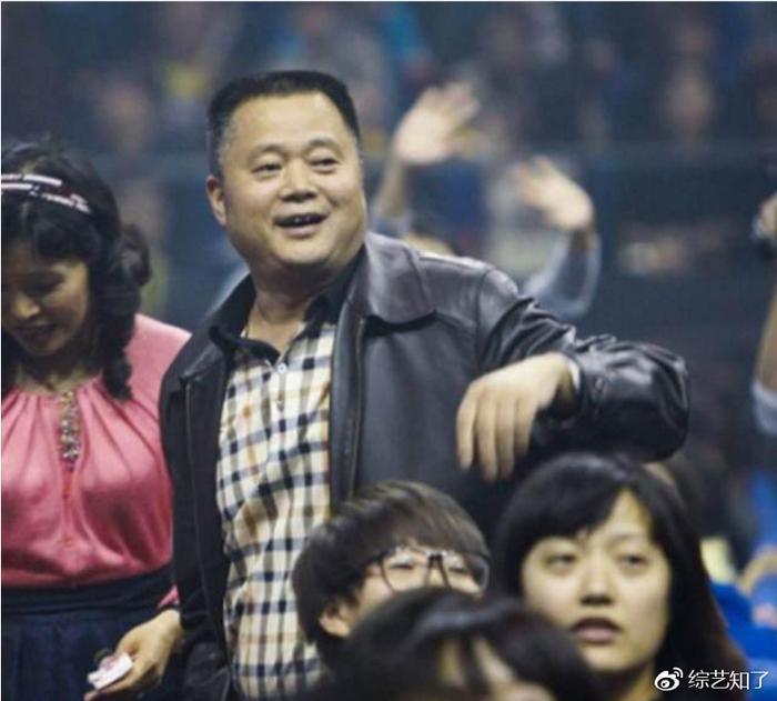 低调了13年,李宇春爸爸身份曝光,网友:难怪人人都说她好厉害!