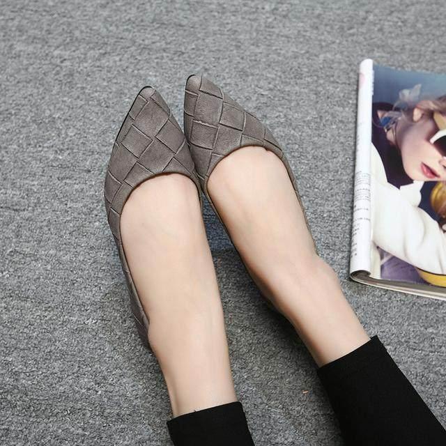 春天专属女人的几款平跟单鞋，舒适时尚不累脚，还很养眼吸睛