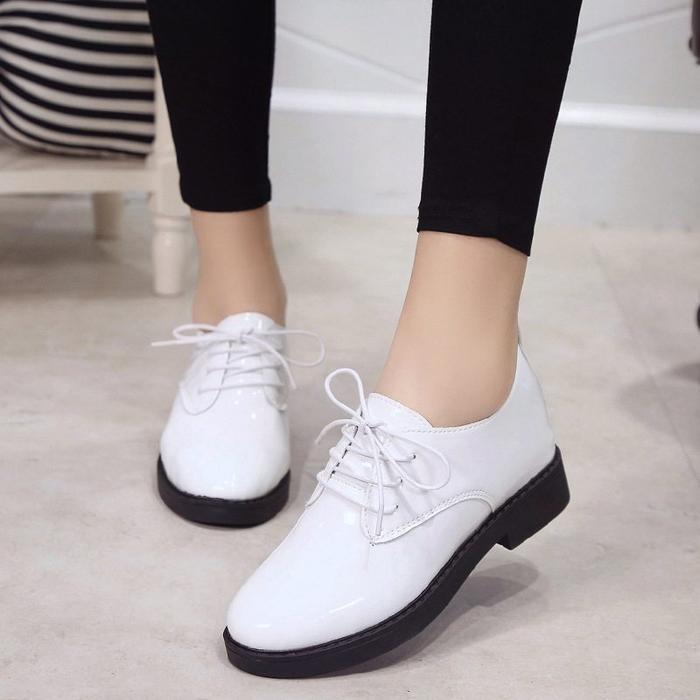 春天专属女人的几款平跟单鞋，舒适时尚不累脚，还很养眼吸睛