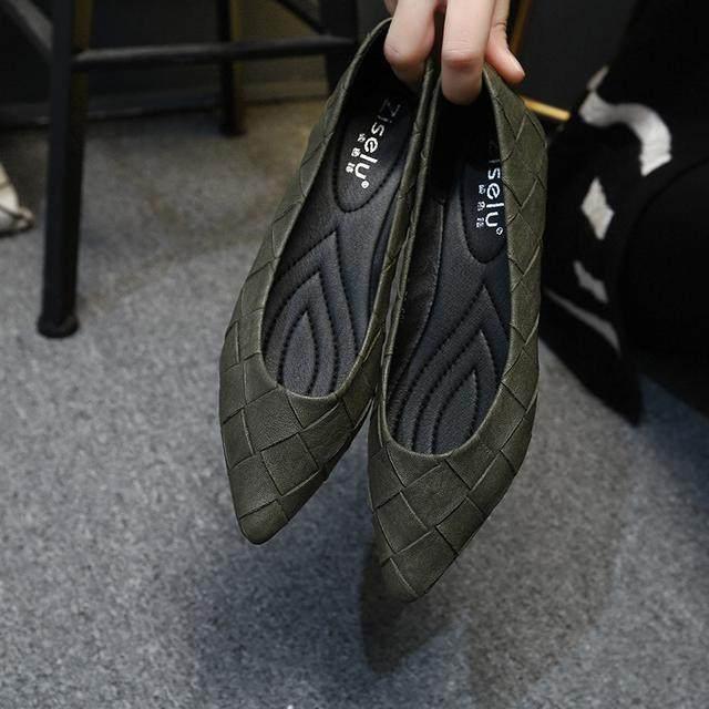 春天专属女人的几款平跟单鞋，舒适时尚不累脚，还很养眼吸睛