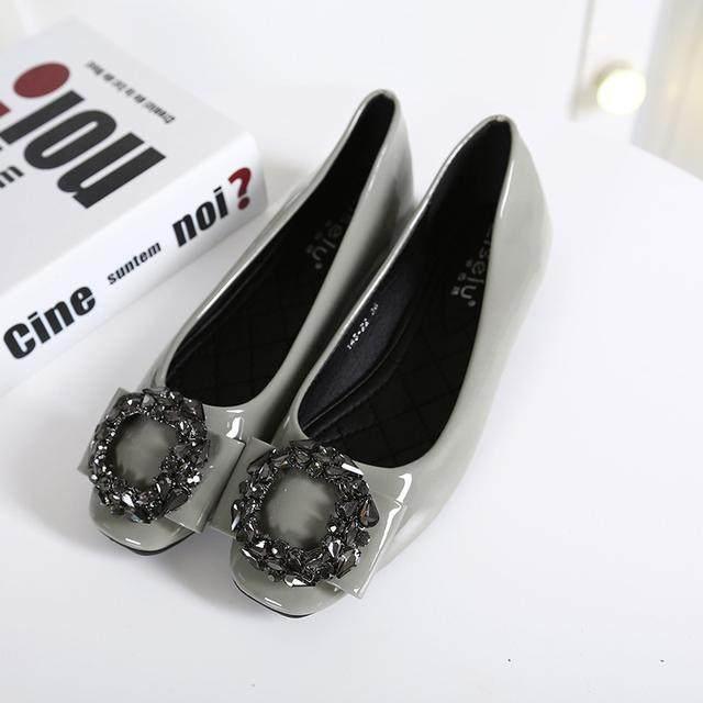 春天专属女人的几款平跟单鞋，舒适时尚不累脚，还很养眼吸睛