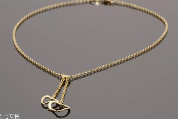 圆脸适合什么黄金项链 选对款式瘦一圈 圆脸适合什么黄金项链 选对款式瘦一圈