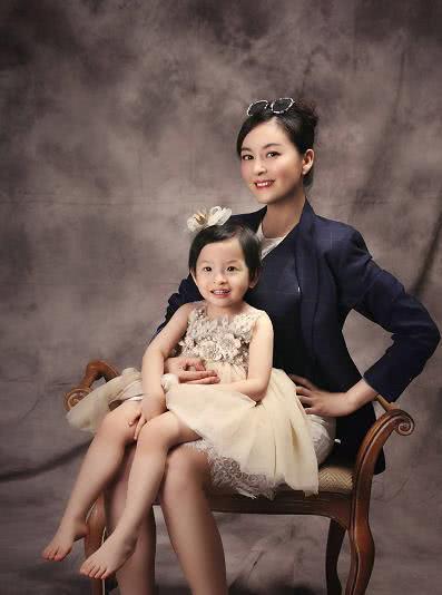 她被称小张柏芝，因一事被于正骂“老女人”，如今为爱隐退成这样