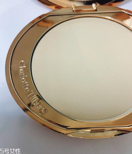 charlotte tilbury无暇极细蜜粉饼好用吗 ct粉饼使用测评