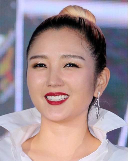 何洁又要离婚了。太意外了,为了那般?都是男人的错?