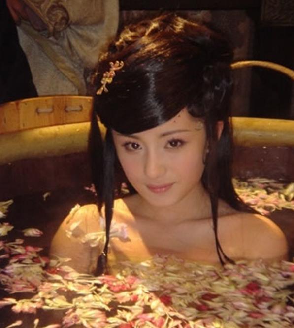 明星“洗澡”照曝光，赵丽颖清纯，杨幂美如画，章子怡最尴尬！