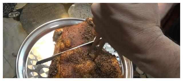 壮汉教你做脆皮烤猪，看看，男人做起饭来真没女人什么事了！