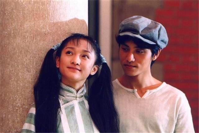 陈坤晒公司聚餐照，恩师老当益壮，周迅素颜被吐槽发际线比男生高