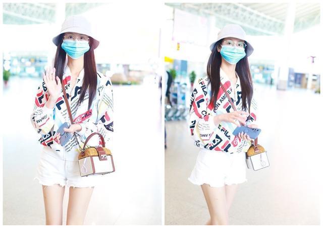 陈都灵这腿真争气，未修图都白嫩纤细，配热裤美得让人移不开眼睛