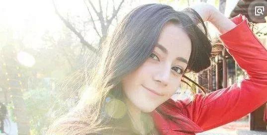 迪丽热巴父亲近照曝光, 原来是鼎鼎有名的他!