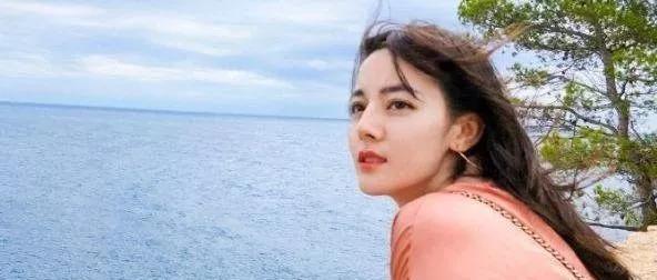 迪丽热巴父亲近照曝光, 原来是鼎鼎有名的他!