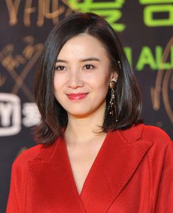 极光红是什么颜色？极光红口红试色