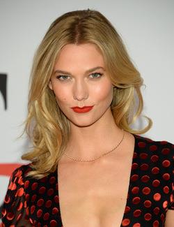 极光红是什么颜色？极光红口红试色