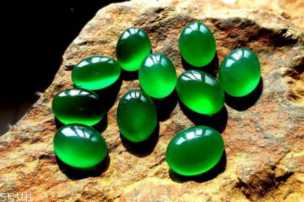 祖母绿和翡翠的区别 千万不要买错了