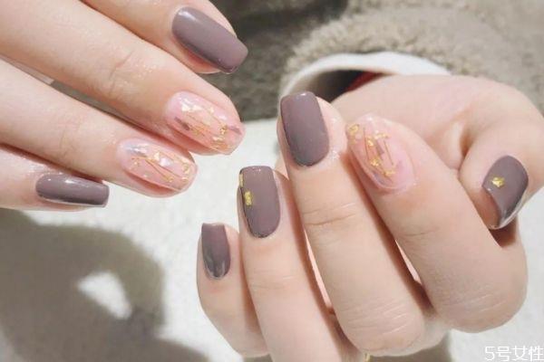 指甲油和甲油胶谁的危害大 甲胶油为什么要用烤灯 指甲油和甲油胶谁的危害大 甲胶油为什么要用烤灯