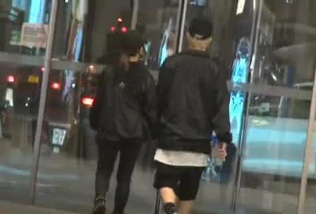 邓紫棋和男友情侣装现身,男友正面照曝光,颜值不输小鲜肉