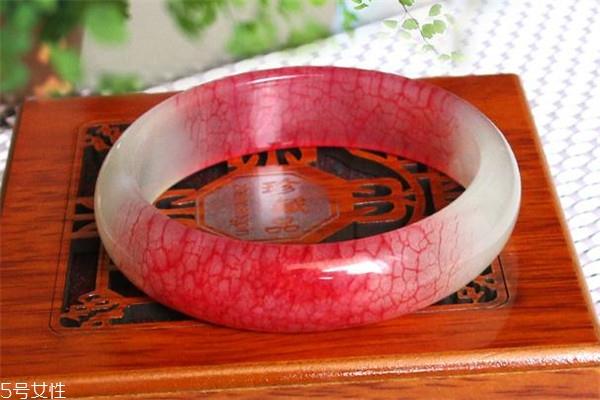 血玉手镯市场价格 品种很名贵 血玉手镯市场价格 品种很名贵