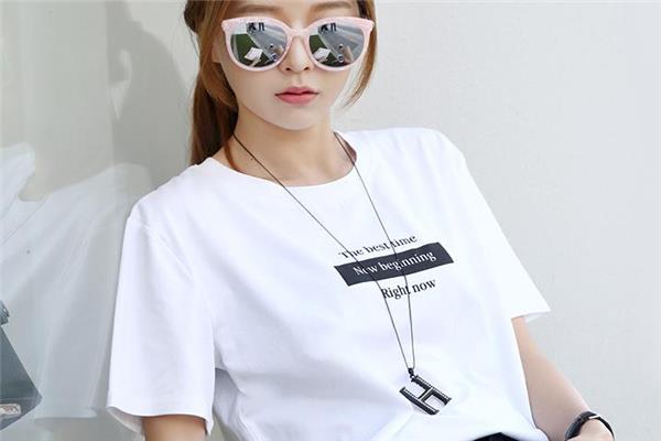 纯棉t恤染色了怎么办 轻松告别染色困扰 纯棉t恤染色了怎么办 轻松告别染色困扰