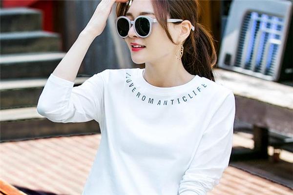 纯棉t恤染色了怎么办 轻松告别染色困扰 纯棉t恤染色了怎么办 轻松告别染色困扰