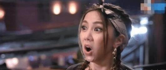 邓紫棋品尝“虫子餐”,鼓起勇气尝了一口,因“爆浆”而尖叫