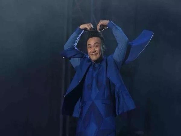 陈奕迅十四岁女儿恋爱,男友高挑帅气,两人甜蜜蜜!