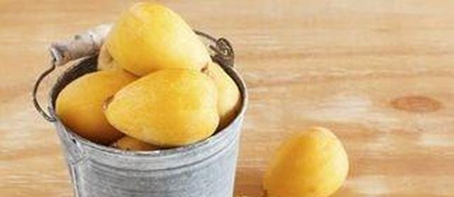 “枇杷”不但好吃还能泡酒，常喝枇杷酒会对身体有什么影响呢？