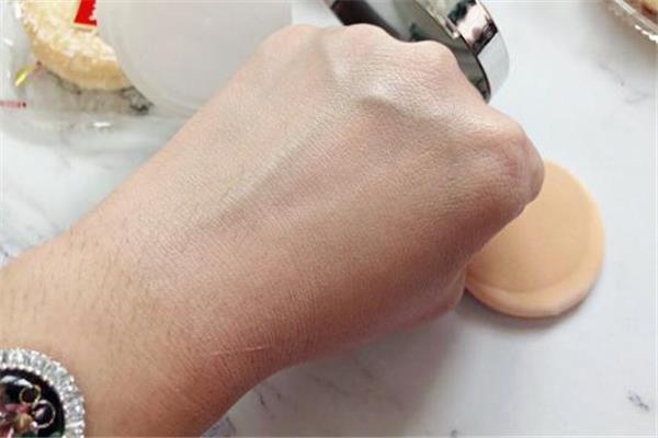 自然堂雪饼气垫色号 自然堂雪饼气垫好用吗 自然堂雪饼气垫色号 自然堂雪饼气垫好用吗