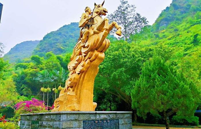 南宁市马山县之游,“天河倒影”~金伦洞