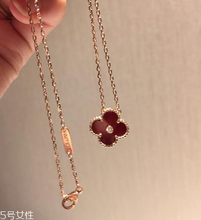 梵克雅宝四叶草项链寓意 给你带来好运 梵克雅宝四叶草项链寓意 给你带来好运