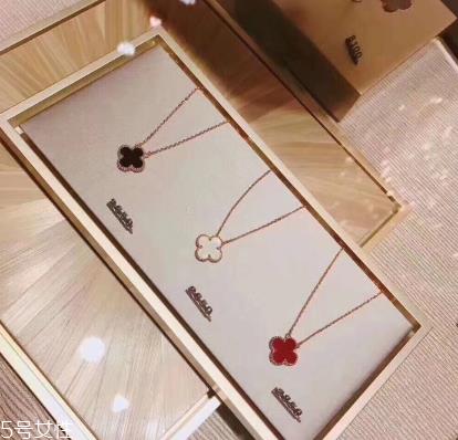 梵克雅宝四叶草项链寓意 给你带来好运 梵克雅宝四叶草项链寓意 给你带来好运