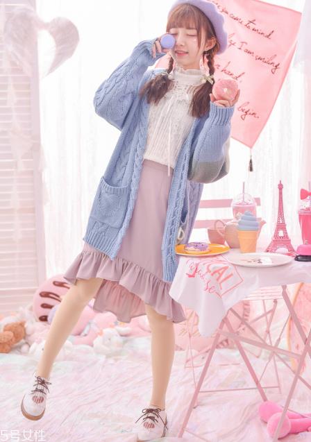 今年流行什么颜色针织开衫?这三款一定要有 今年流行什么颜色针织开衫?这三款一定要有