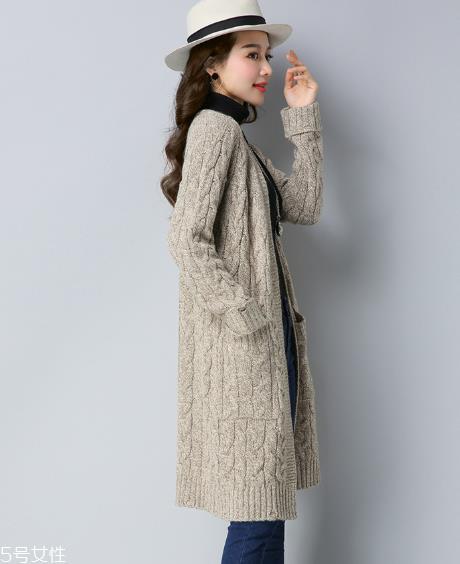 今年流行什么颜色针织开衫?这三款一定要有 今年流行什么颜色针织开衫?这三款一定要有