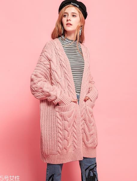 今年流行什么颜色针织开衫?这三款一定要有 今年流行什么颜色针织开衫?这三款一定要有