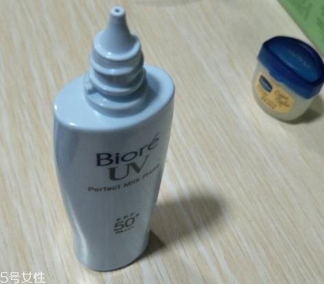 防晒乳和隔离霜的先后顺序 防晒乳和隔离霜的先后顺序