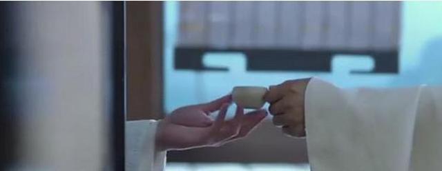 琅琊榜:屏风后接茶的手,难道是飞流救活了梅长苏